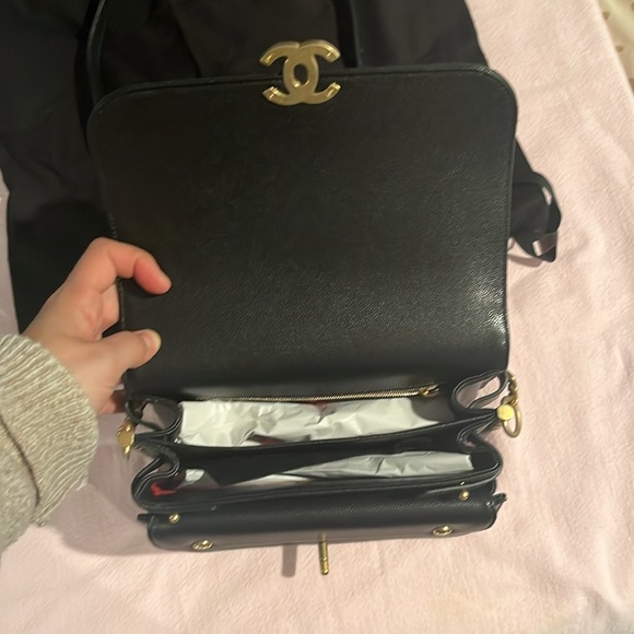 BRAND NEW CHANEL MESSENGER BAG - Picture 6 of 8